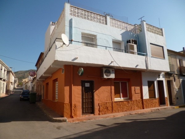 SE VENDE BAR CAFETERIA CON VIVIENDA EN ABANILLA EN MURCIA