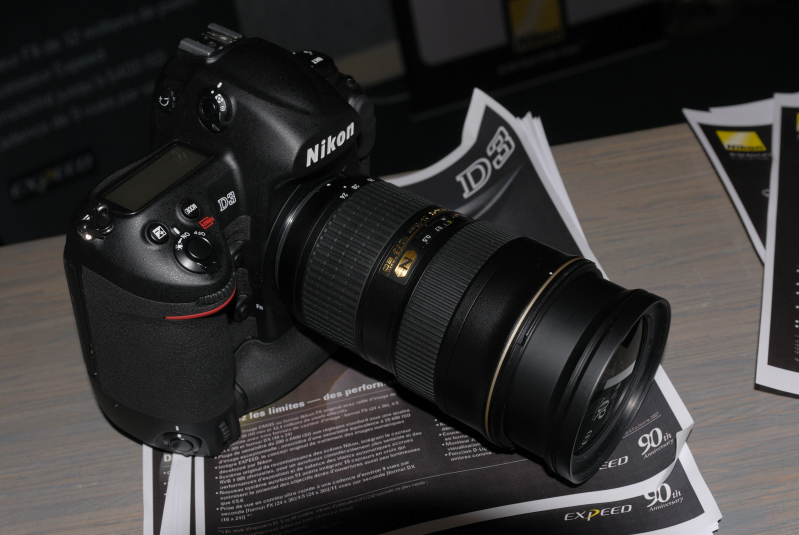 Nikon D90 avec objectif 18-105mm   1200€